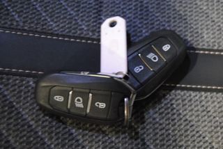 Peugeot 2008 GASOLINA 100 6V ALLURE 2024