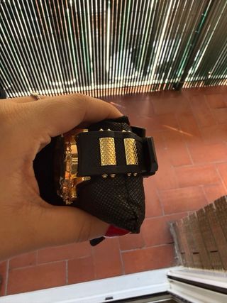 Reloj Zhowe Negro y Dorado