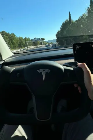 Tesla Roadster 2024