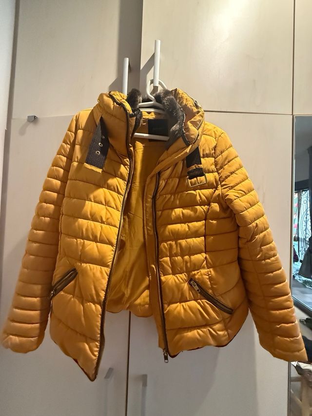 Chaqueta acolchada mujer amarilla