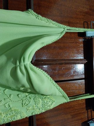 Vestido verde fiesta con adornos