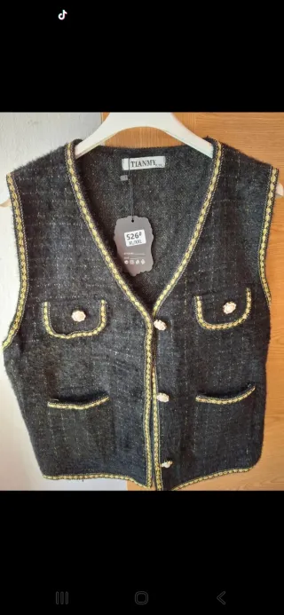 Chaleco TIANMY negro y dorado