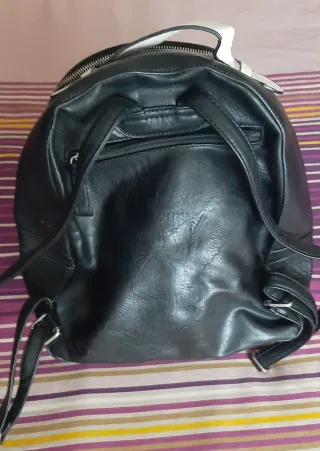 Mochila Negra y Blanca