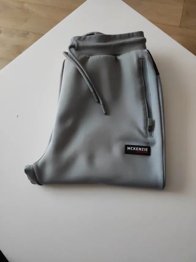 Pantalón chándal McKenzie gris