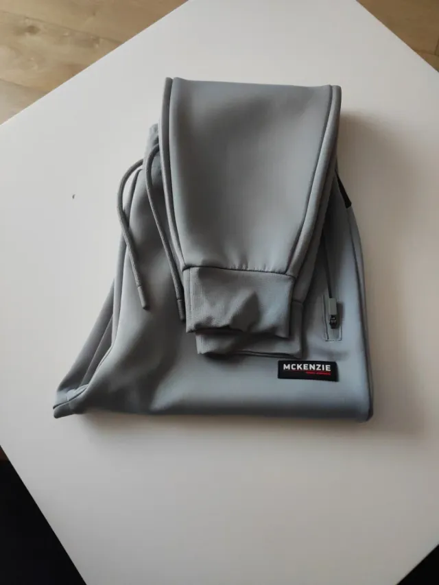 Pantalón chándal McKenzie gris