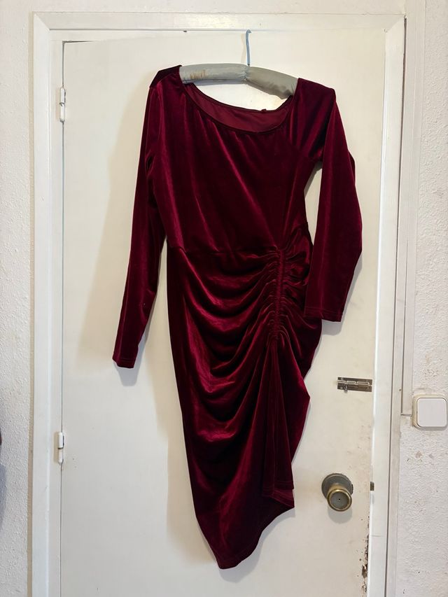 Vestido de fiesta rojo de terciopelo