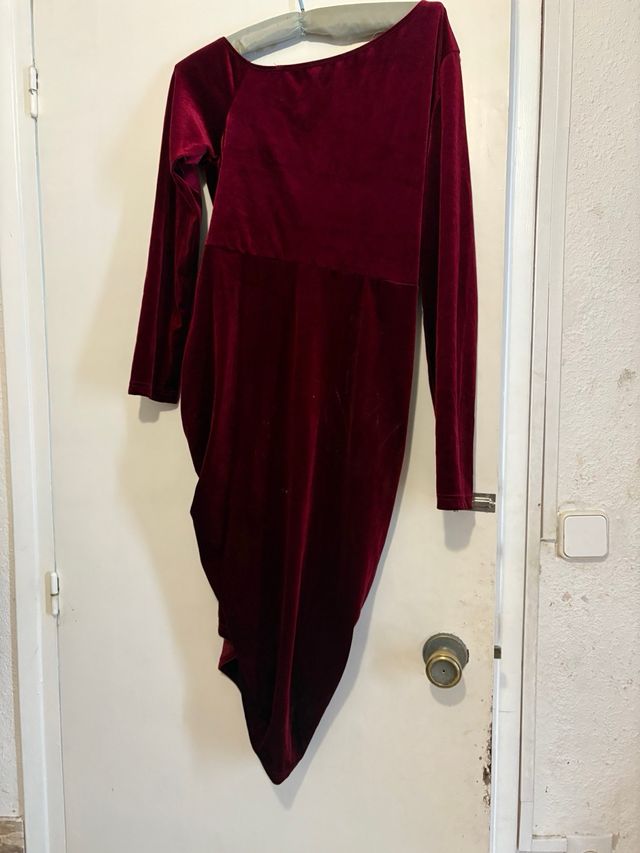 Vestido de fiesta rojo de terciopelo