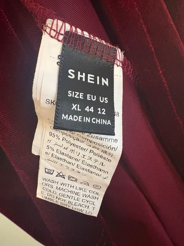 Vestido de fiesta rojo de terciopelo