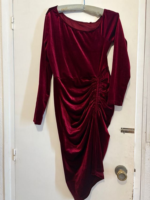 Vestido de fiesta rojo de terciopelo