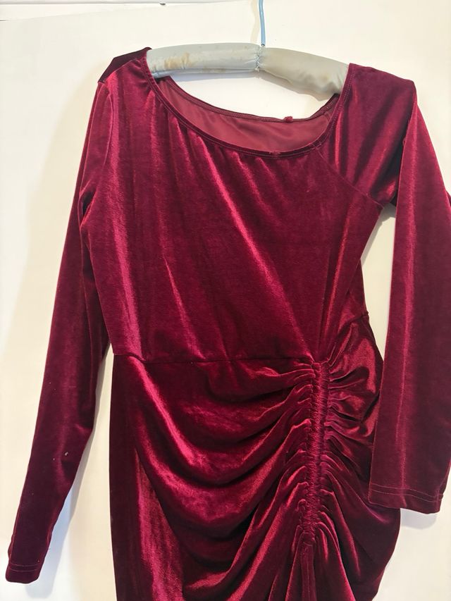 Vestido de fiesta rojo de terciopelo