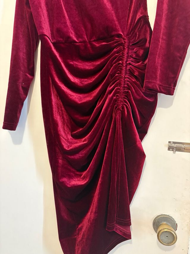 Vestido de fiesta rojo de terciopelo