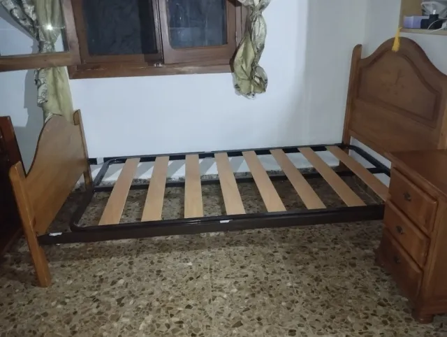 Cama individual de madera