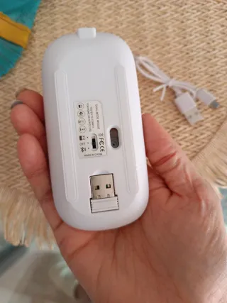 Ratón inalámbrico rosa con cable USB