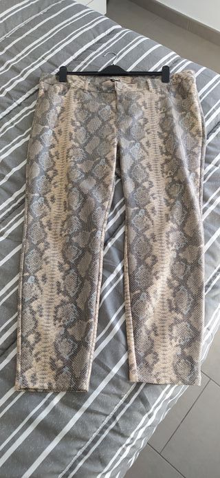 Pantalón efecto piel serpiente nuevo