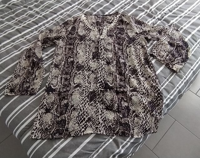 Pantalón efecto piel serpiente nuevo