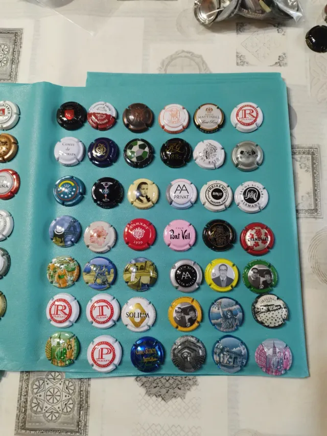 Lotto numero 14. 84 bottiglie di spumante