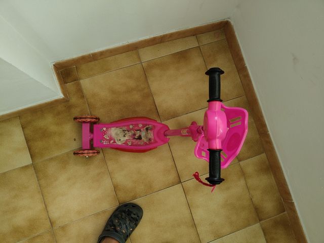 Patineta rosa de 3 ruedas