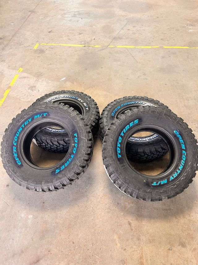 4 Neumáticos TOYO Open Country M/T 30x9.5 R15