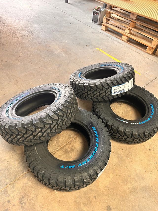4 Neumáticos TOYO Open Country M/T 30x9.5 R15