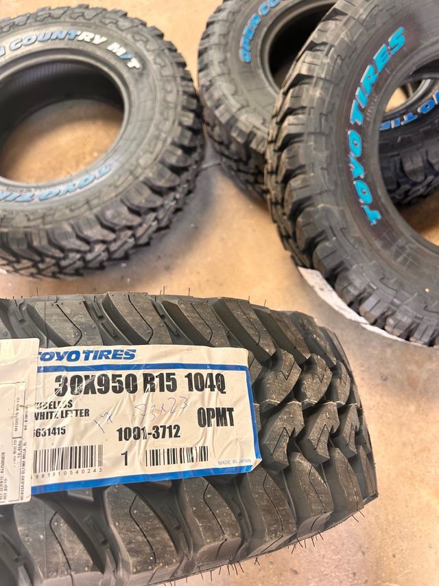 4 Neumáticos TOYO Open Country M/T 30x9.5 R15