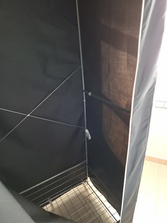 Guarda-roupa de tela preto