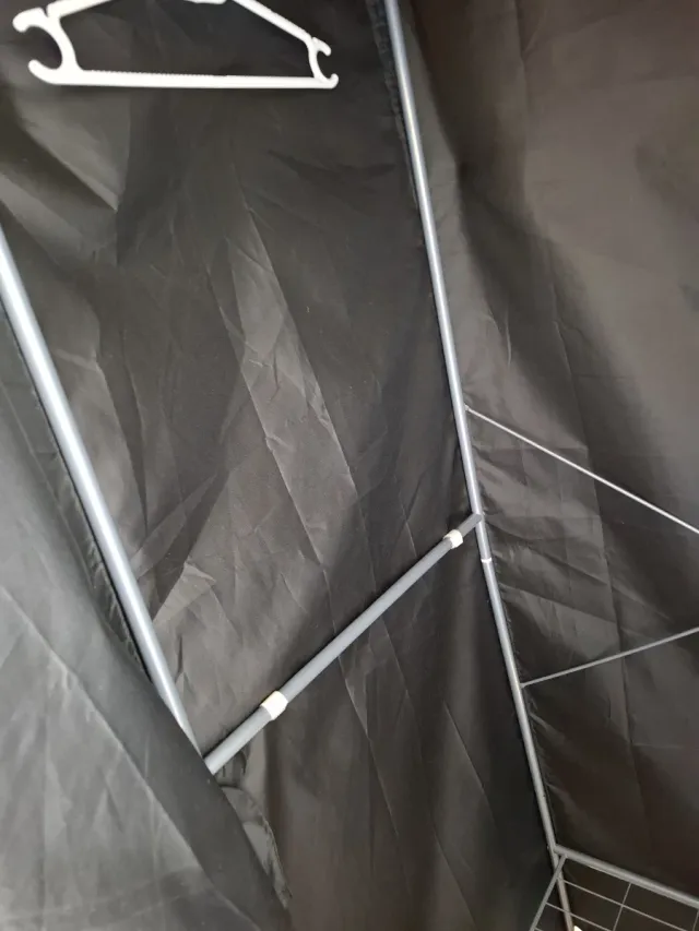 Guarda-roupa de tela preto