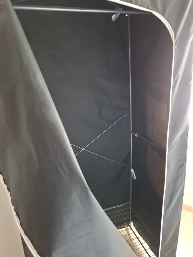 Guarda-roupa de tela preto