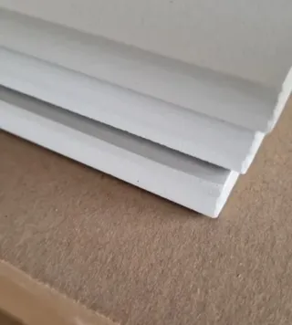 Rodapié porcelánico blanco