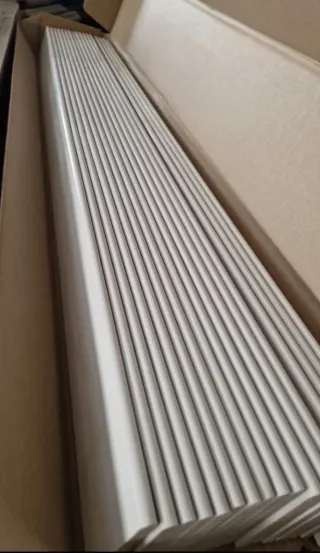 Rodapié porcelánico blanco