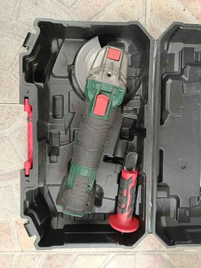 Rebarbadora Parkside 20V com mala