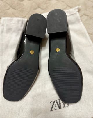 Mocasines Zara Negros con Cadena Dorada