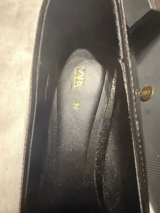 Mocasines Zara Negros con Cadena Dorada