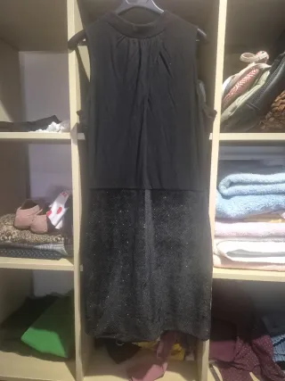 Vestido negro con detalles plateados
