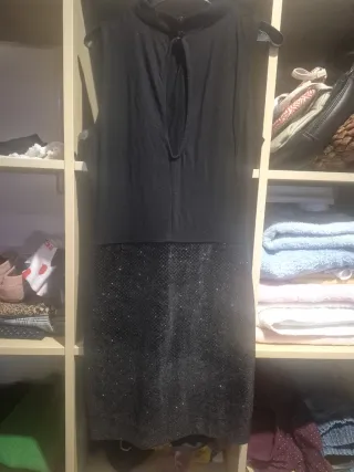 Vestido negro con detalles plateados