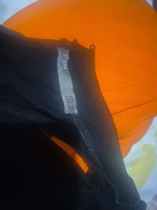 Vestido negro con detalles plateados