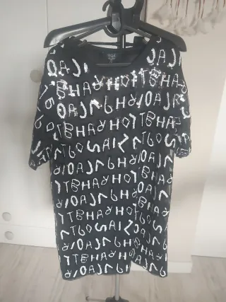 Vestido negro lentejuelas letras
