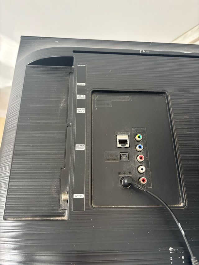 Samsung TV 32 con soporte de pared sin patas 