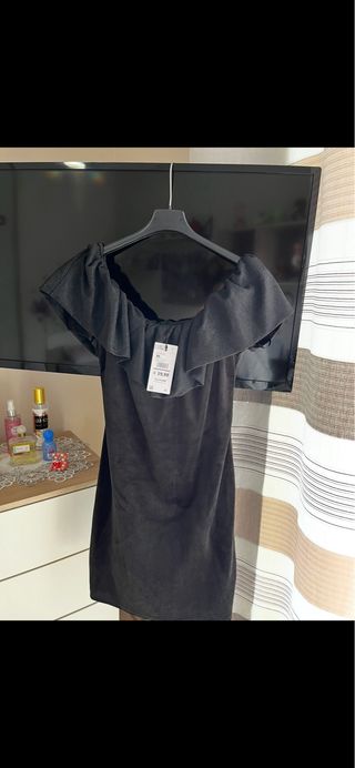 Abito corto nero con volant