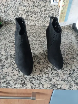 Botines negros talla 37