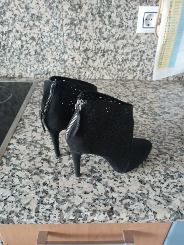 Botines negros talla 37
