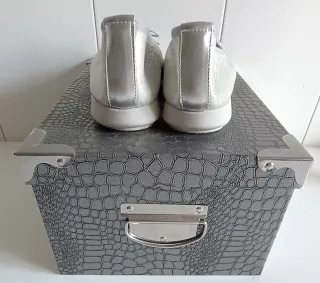 Manoletinas plateadas piel como NUEVAS TALLA 39