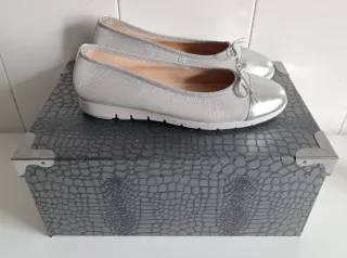 Manoletinas plateadas piel como NUEVAS TALLA 39