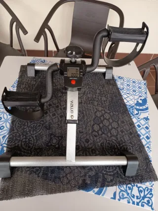 Bicicleta estática pedales sentado