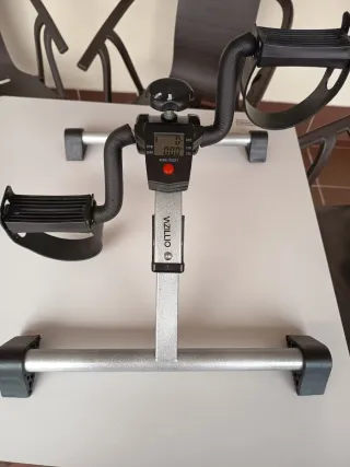 Bicicleta estática pedales sentado