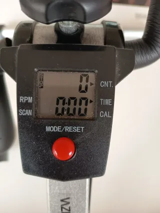 Bicicleta estática pedales sentado