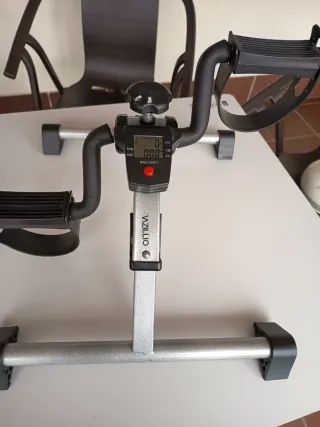 Bicicleta estática pedales sentado