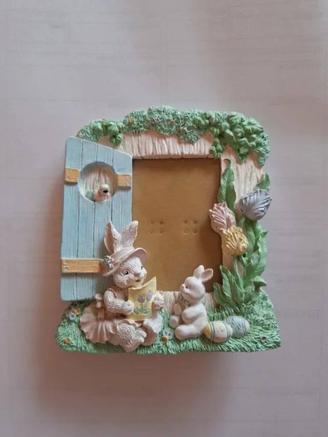 Marco de fotos infantil con conejitos