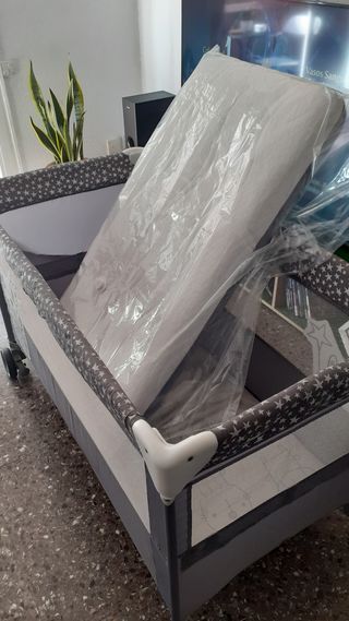 Cuna de viaje con colchón viscoelástico
