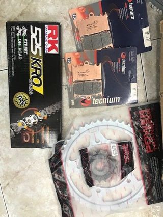Kit Transmisión RK 525 KRO + Pastillas Frenos Tecn