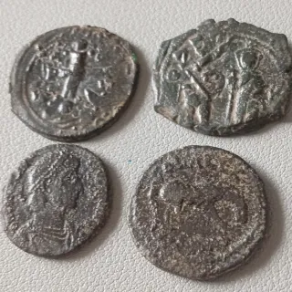 ≡ Lote 4 monedas 2 romanas y 2 Bizantinas